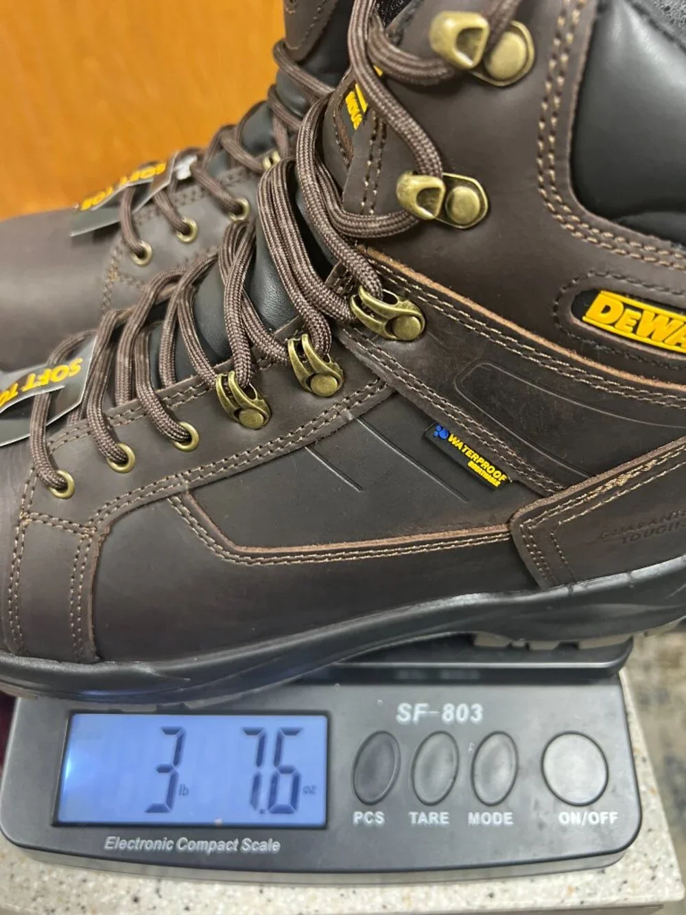 Men industrial shoes Size 13M Soft Toe tough Work Boots oil & slip resistant